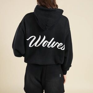BACK CURSIVE WOLVES "PIERCE" HOODIE